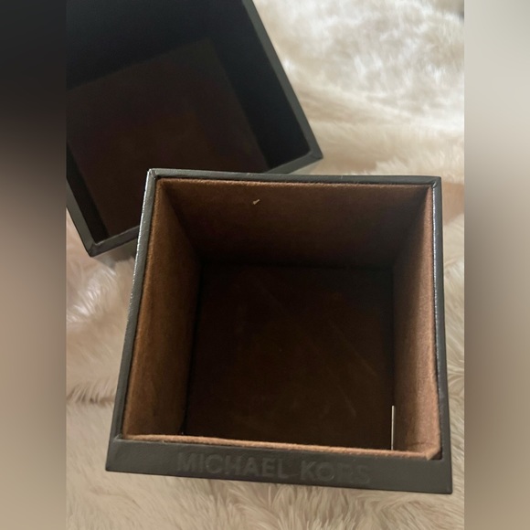 Michael Kors Watch - Picture 6 of 7